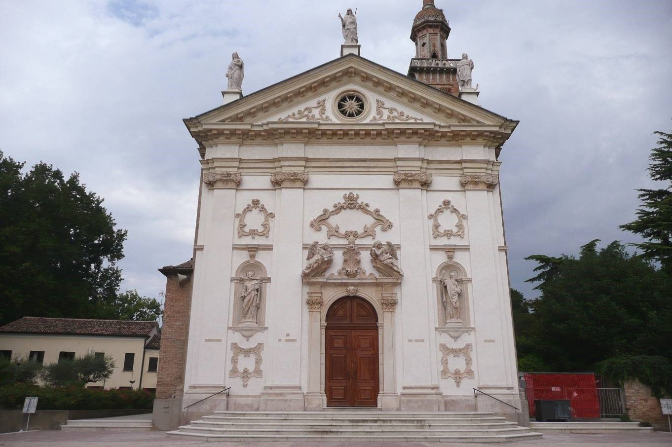 Noventa Padovana (PD) – Facciata della chiesa dei SS. Apostoli Pietro e Paolo