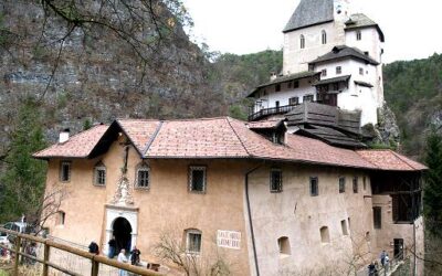 Coredo (TN) – Santuario di San Romedio – Sacello, San Vigilio e parete nord Chiesa Maggiore